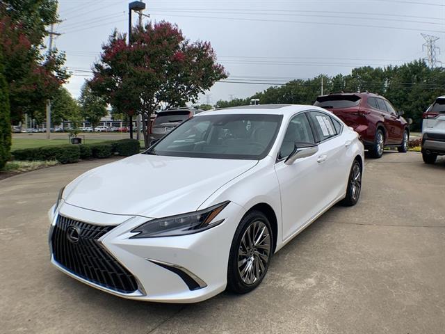 2025 Lexus ES Hybrid 300h Ultra Luxury's photo