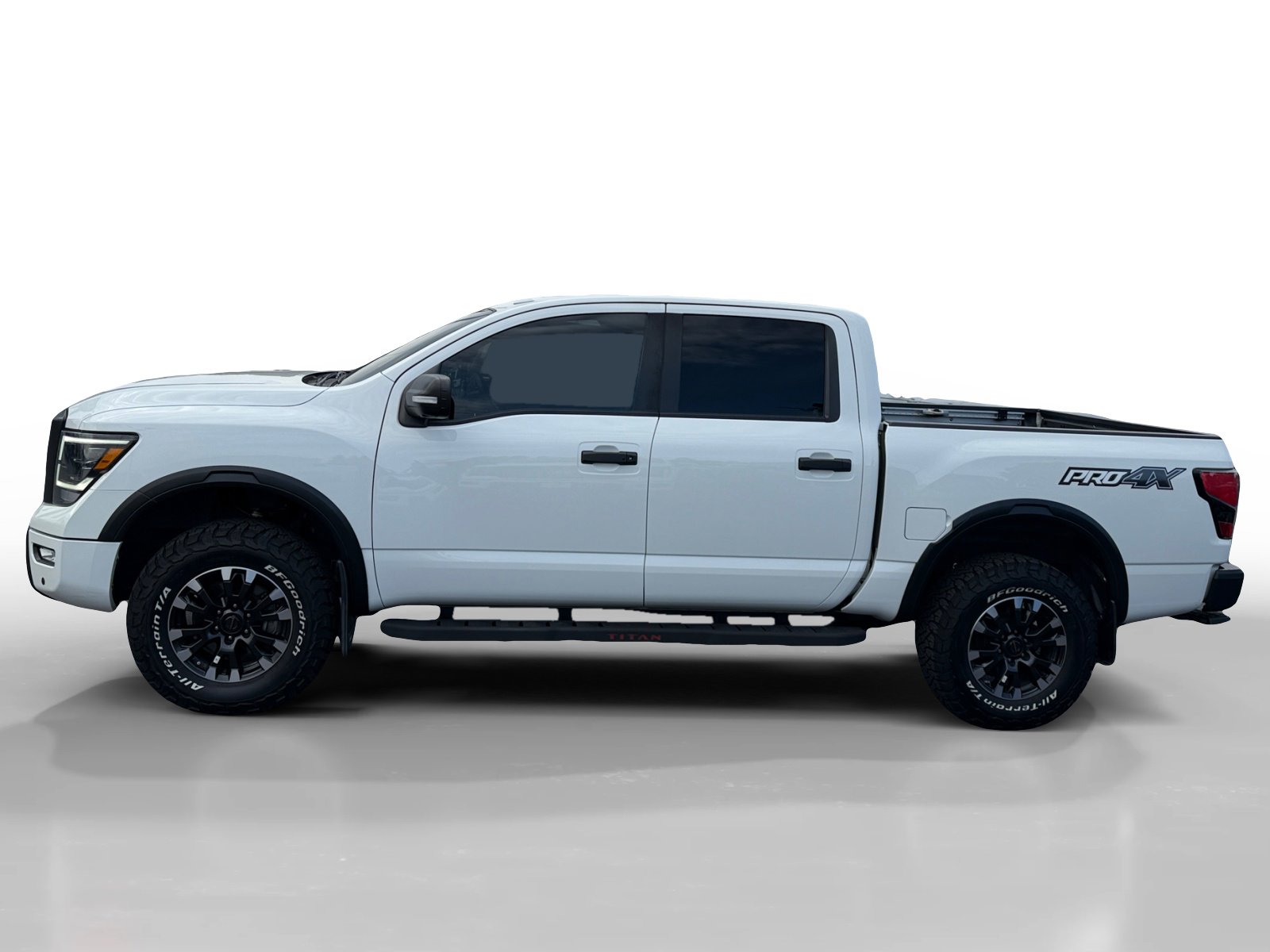 2021 Nissan Titan PRO-4X photo 2