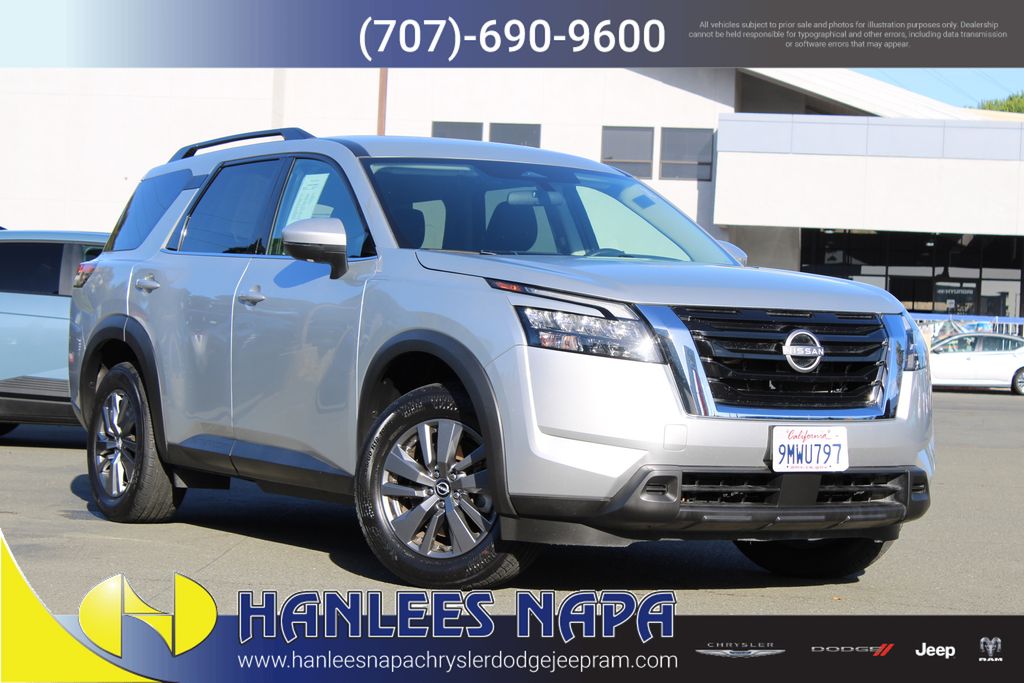 2024 Nissan Pathfinder SV's photo