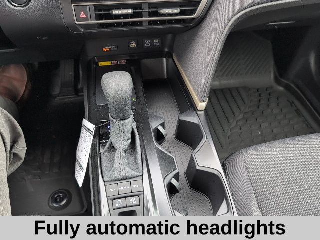 2025 Toyota Camry LE photo 4
