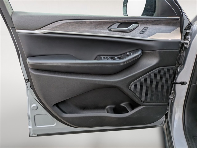 2023 Jeep Grand Cherokee Limited photo 9