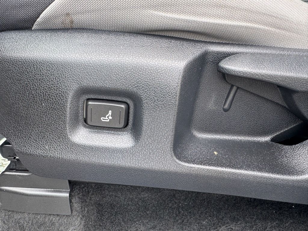 2025 Toyota Tacoma SR5 photo 14