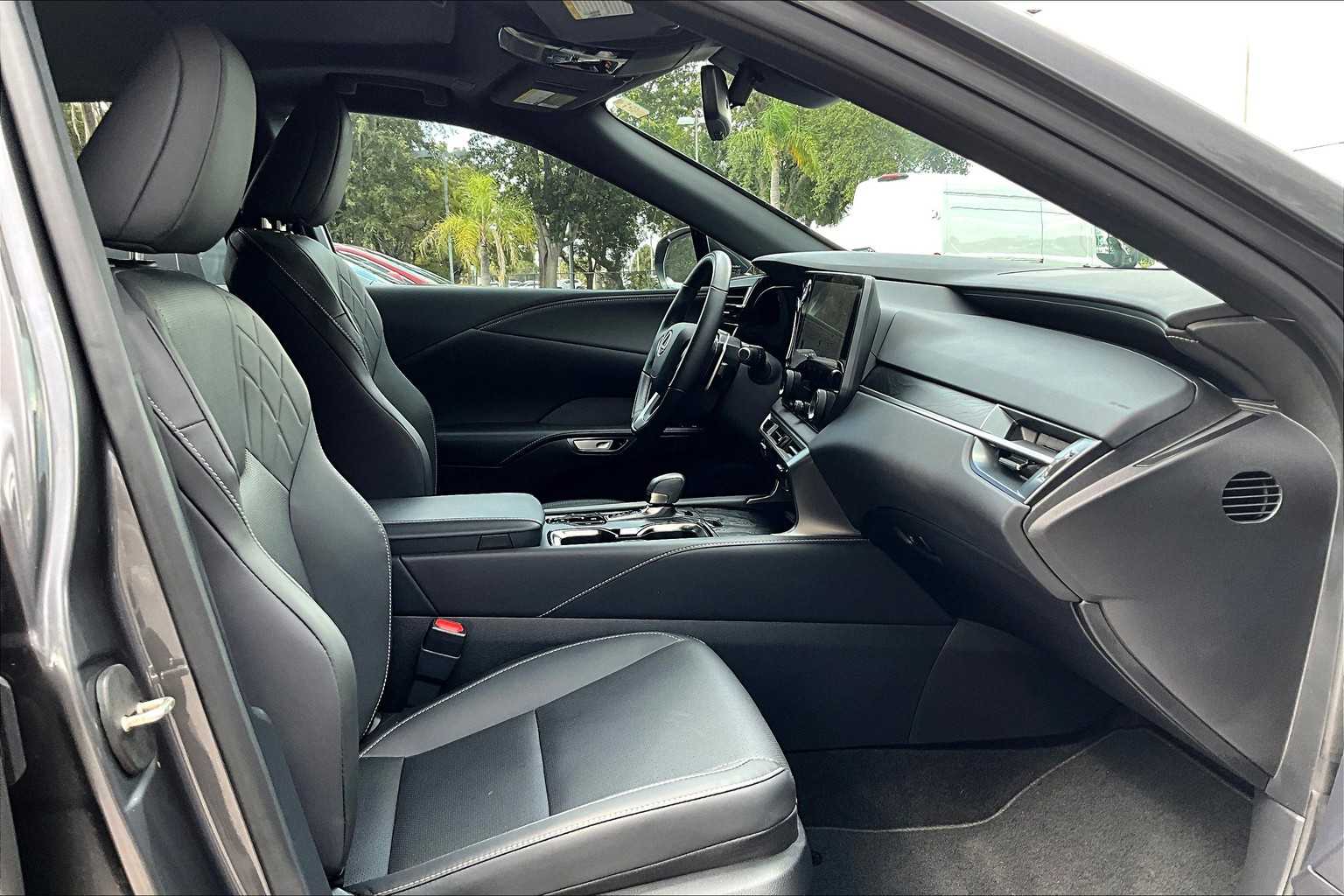 2024 Lexus RX Premium photo 8
