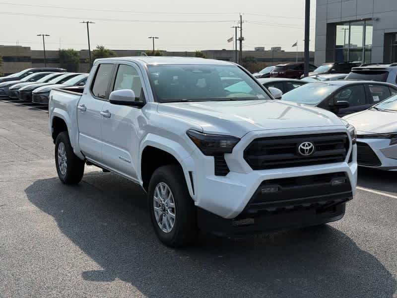 2025 Toyota Tacoma SR5's photo