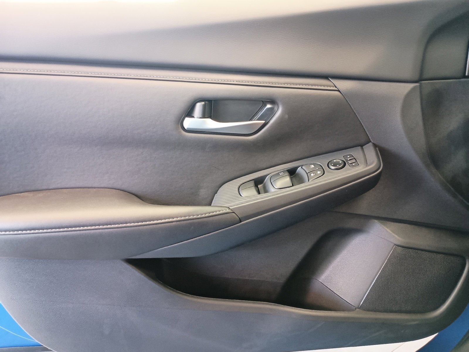 2025 Nissan Sentra SV photo 19