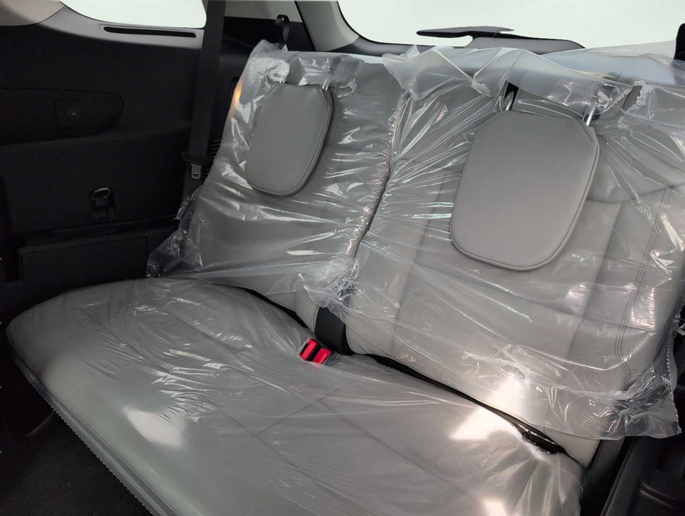 2025 Ford Explorer photo 9