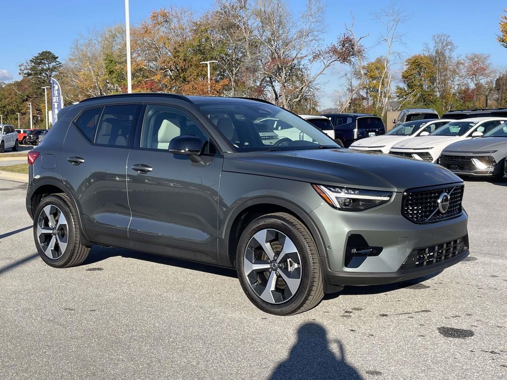 2026 Volvo XC40 Plus's photo