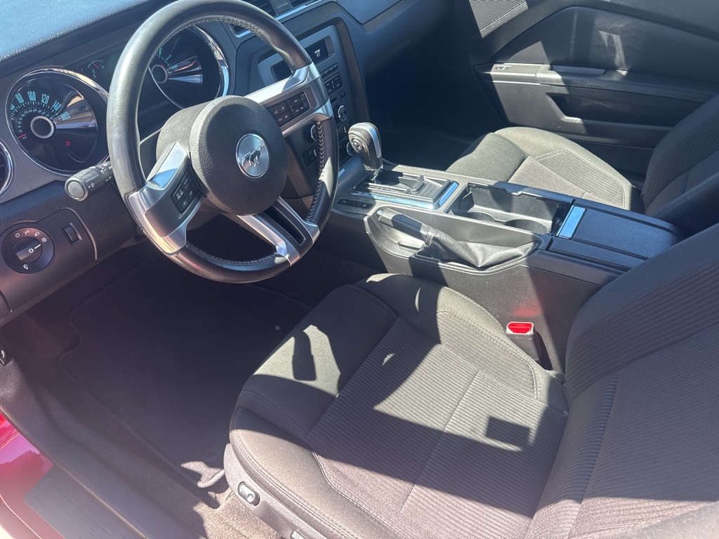 2013 Ford Mustang V6 Convertible photo 15