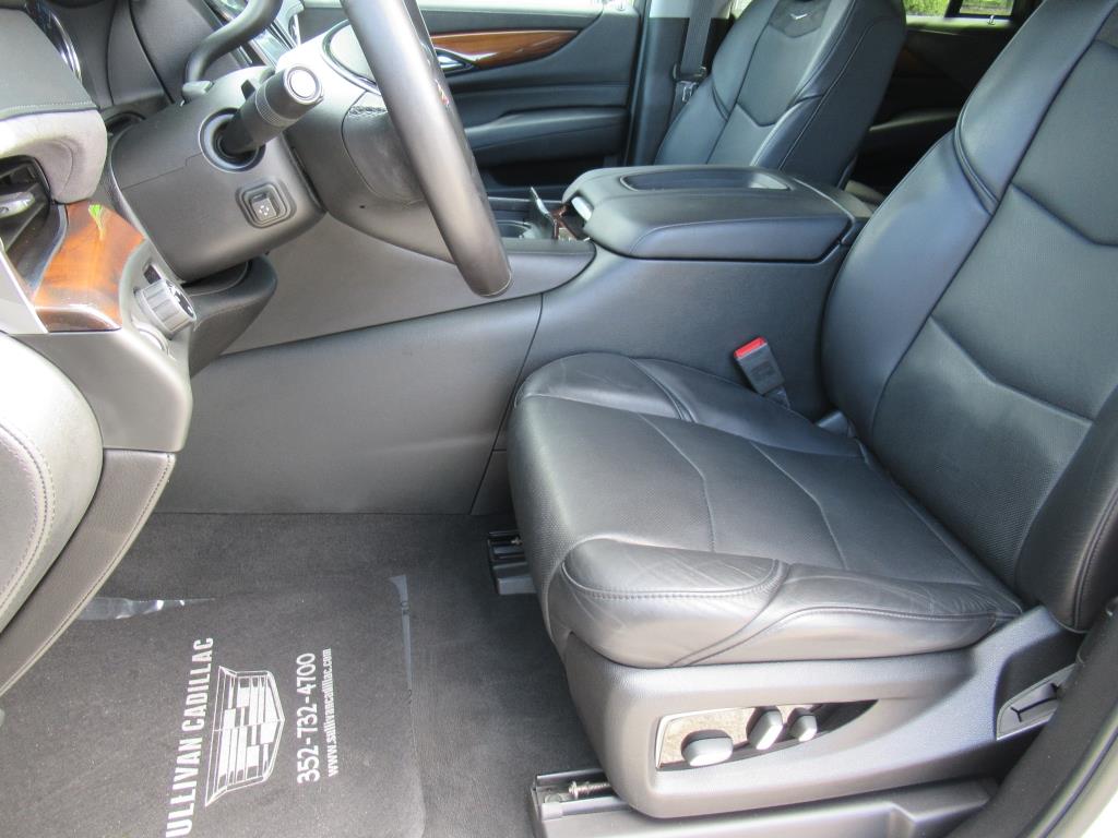2018 Cadillac Escalade Base photo 13