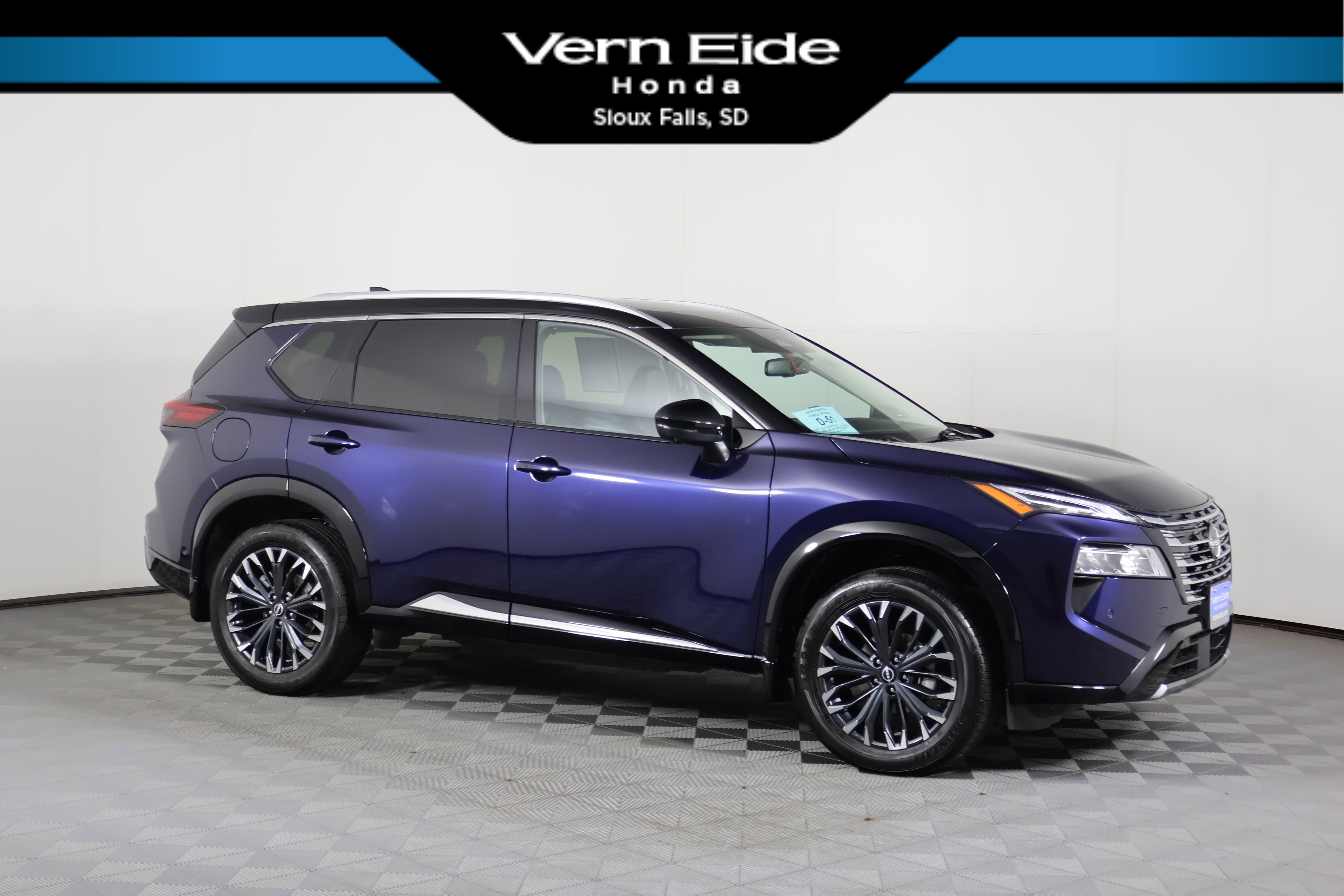 2024 Nissan Rogue Platinum's photo