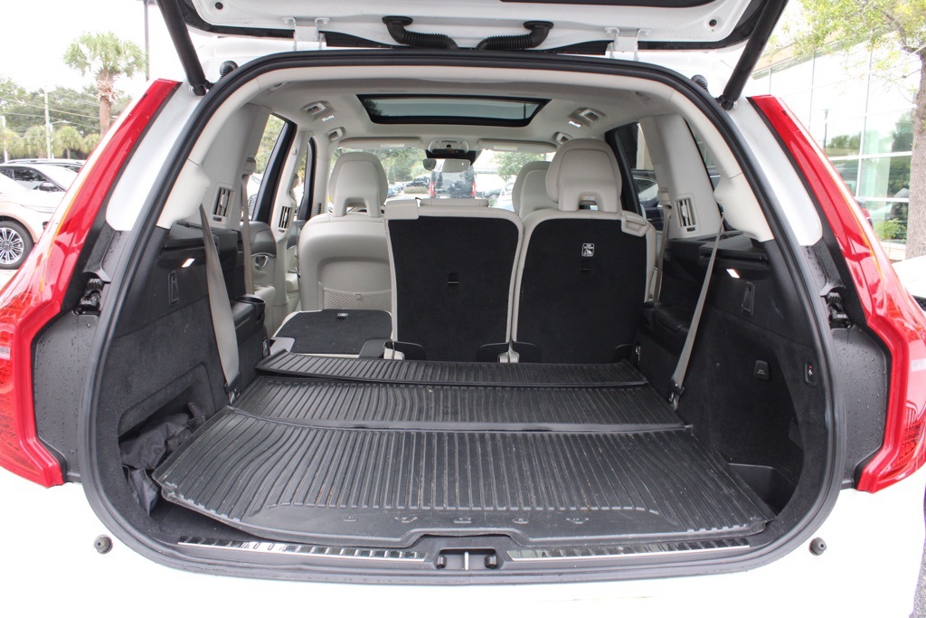 2020 Volvo XC90 T5 Momentum photo 26