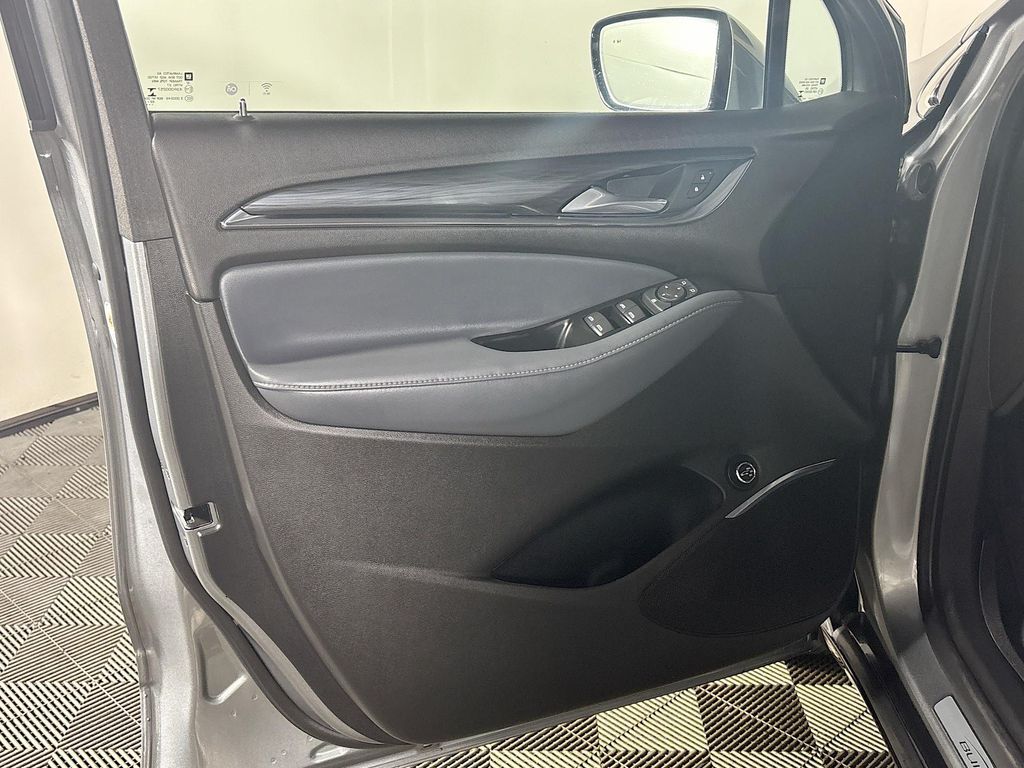 2023 Buick Enclave Essence photo 9