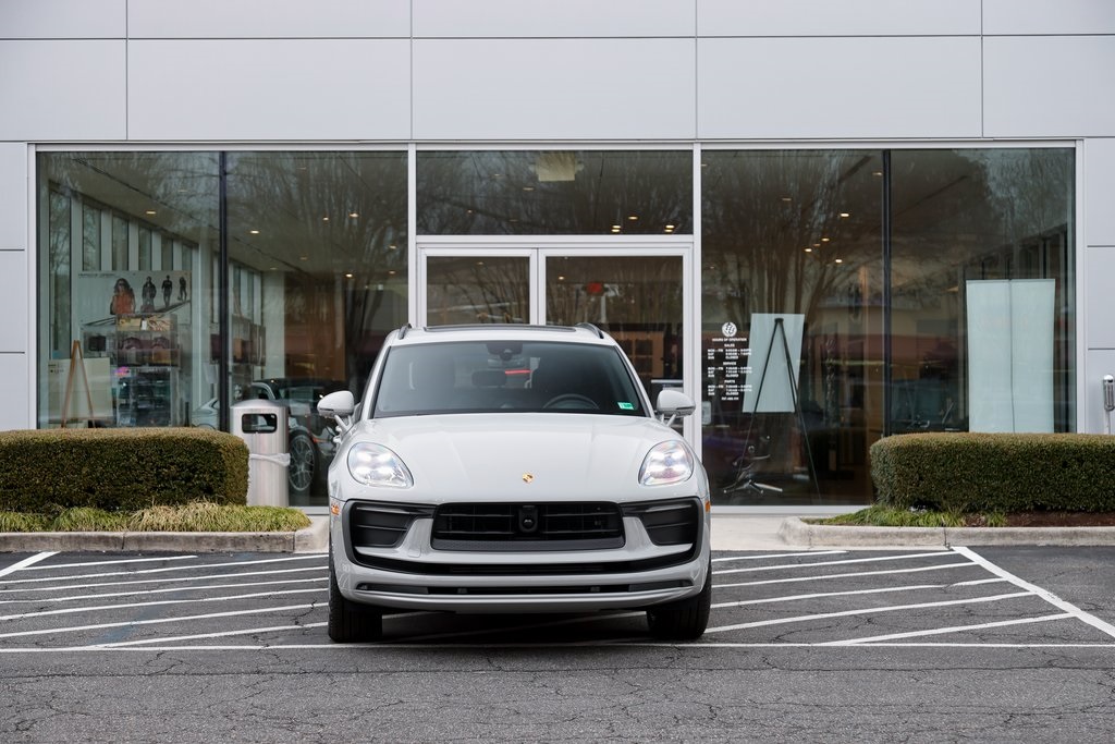 2025 Porsche Macan T photo 10
