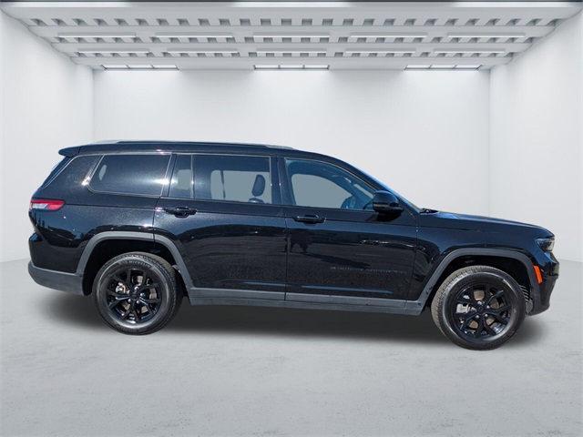 2024 Jeep Grand Cherokee Altitude photo 3