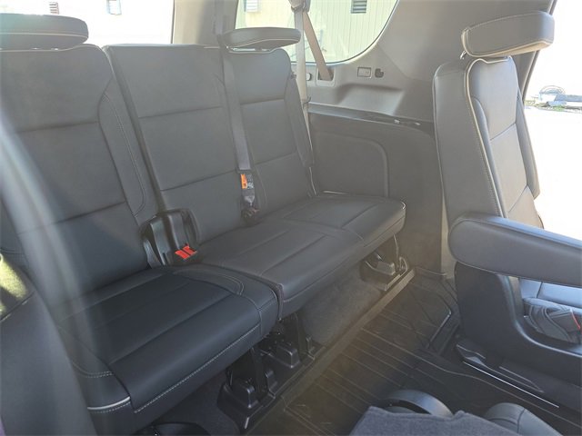 2025 Chevrolet Suburban Premier photo 12