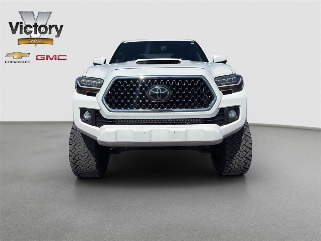 Used 2018 Toyota Tacoma TRD Sport with VIN 3TMCZ5AN6JM146072 for sale in Kansas City