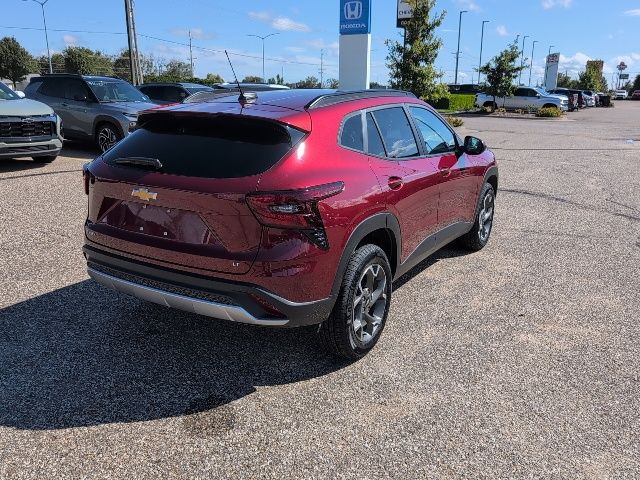 2025 Chevrolet Trax LT photo 13