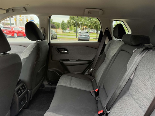 2023 Nissan Rogue SV photo 17