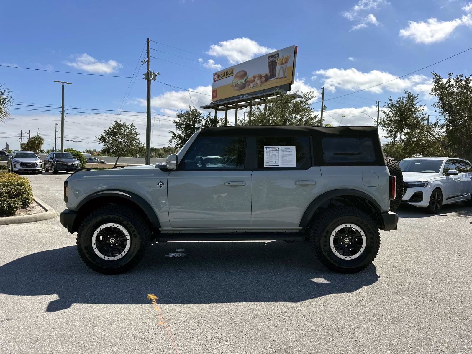 2023 Ford Bronco Outer Banks photo 2
