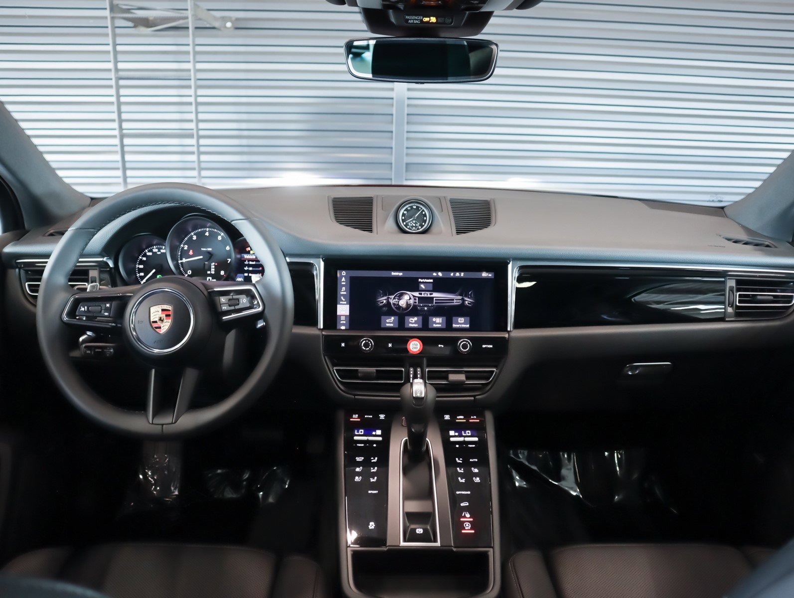 2025 Porsche Macan T photo 15