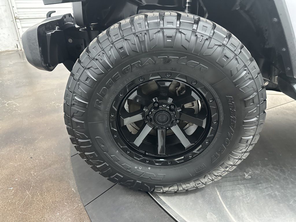 2020 Jeep Wrangler Unlimited Sahara photo 26