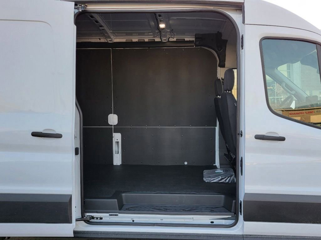 2022 Ford Transit photo 9