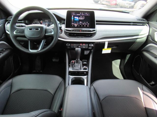 2025 Jeep Compass Latitude photo 12