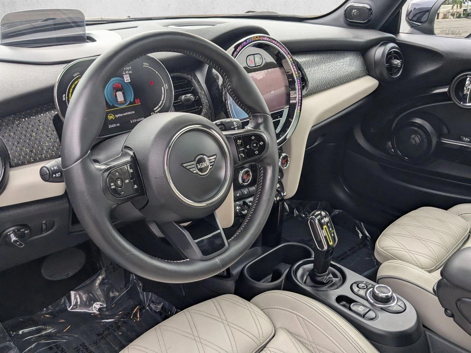 2022 Mini Cooper Hardtop SE photo 10