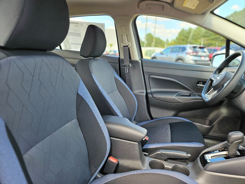2025 Nissan Versa SV photo 11