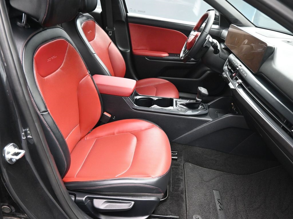 2025 Kia K4 GT-Line photo 13