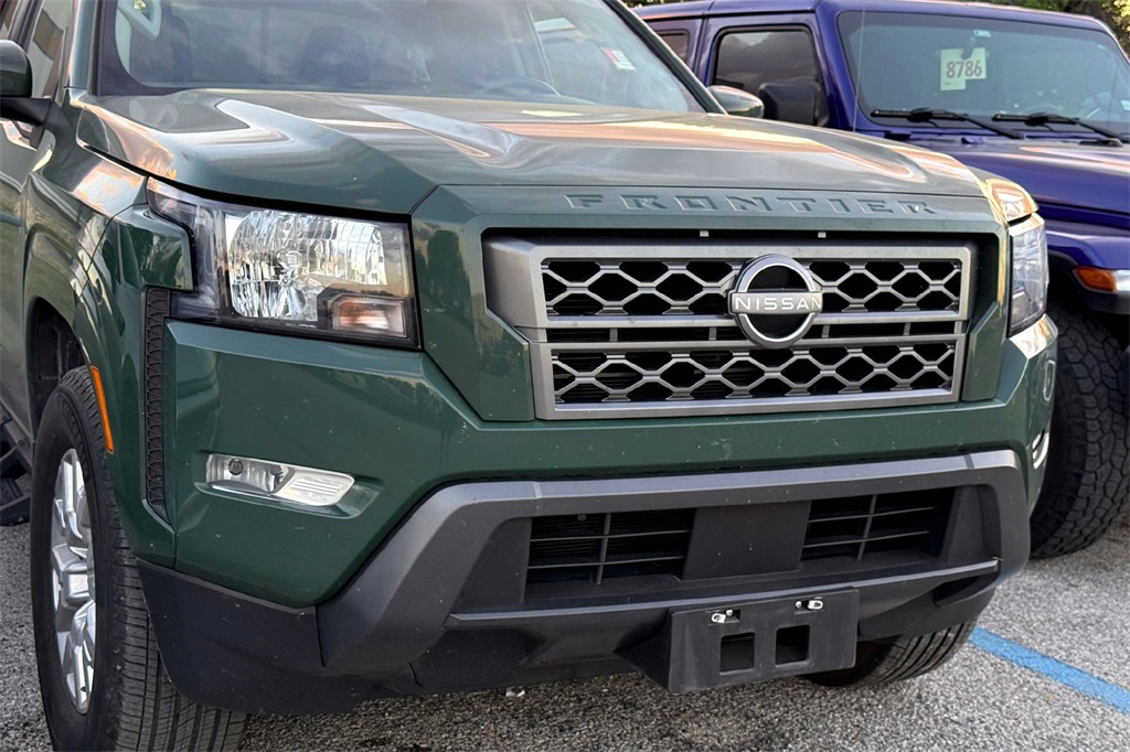 2023 Nissan Frontier SV photo 2