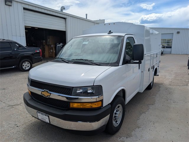2025 Chevrolet Express Cutaway 3500 photo 4