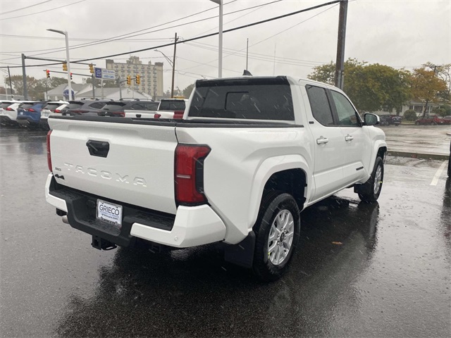 2025 Toyota Tacoma SR5 4x4 Double Cab photo 3