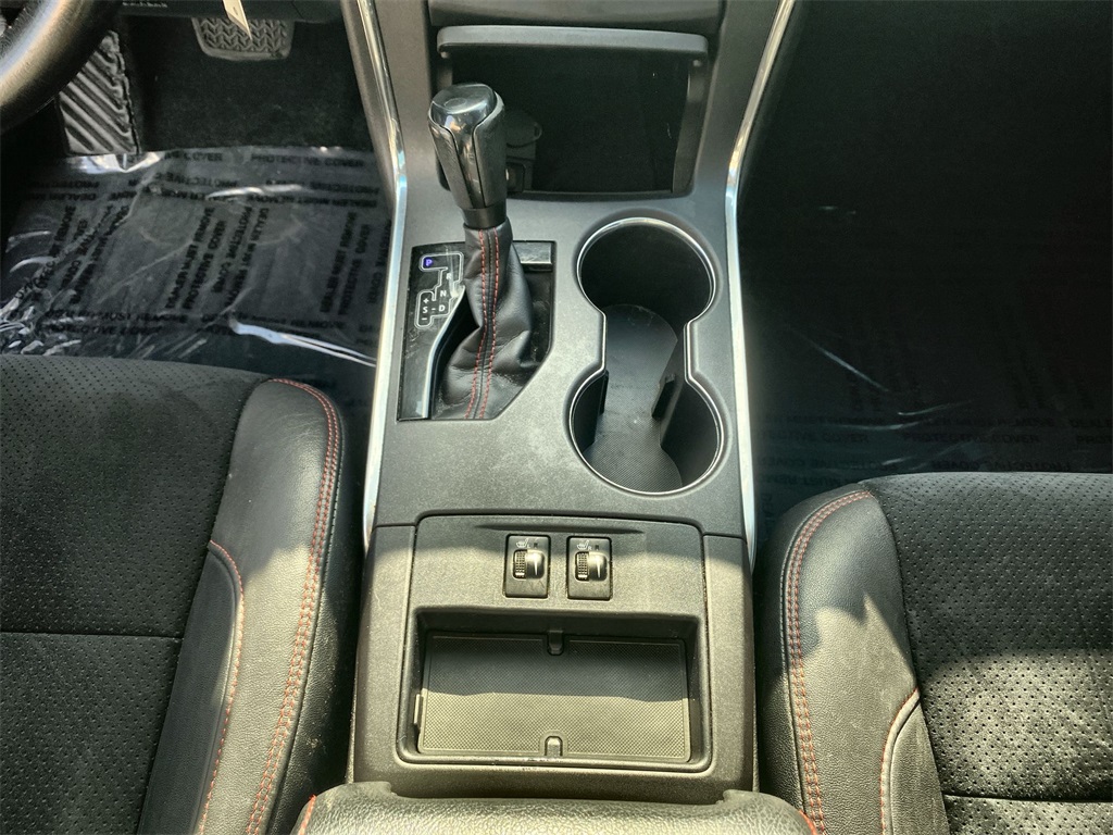 2016 Toyota Camry XLE photo 21