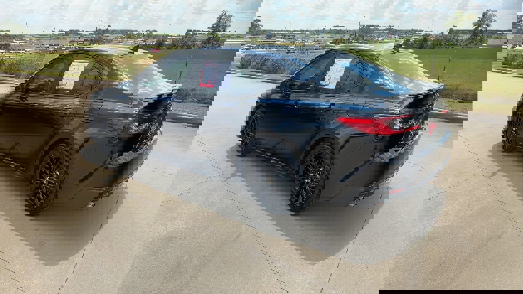 2025 Toyota Camry SE photo 7