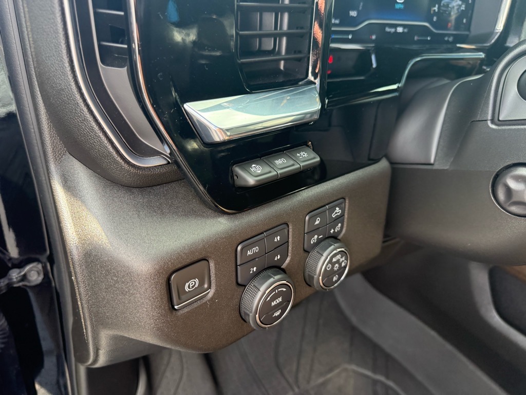 2024 Chevrolet Silverado 1500 High Country photo 19