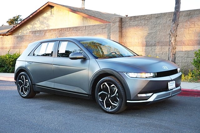 Used 2023 Gray Hyundai SEL image 5