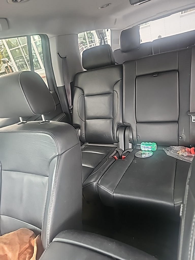 2016 Chevrolet Suburban LT photo 3