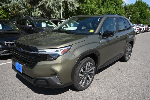2025 Subaru Forester Touring photo 16