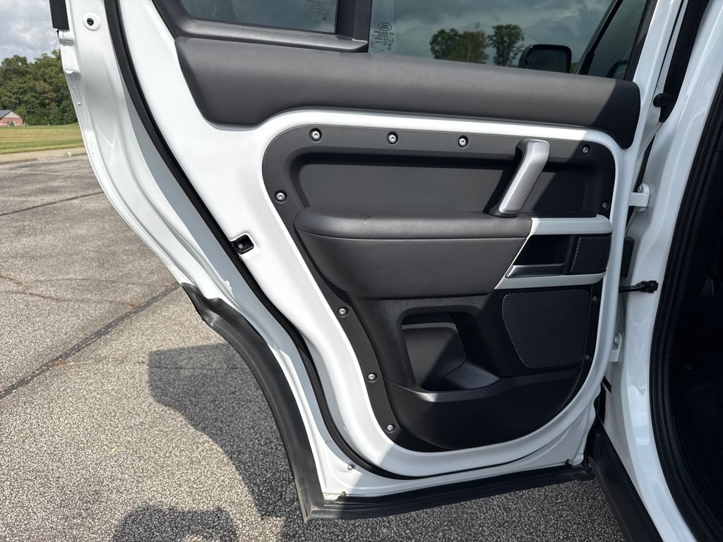 2022 Land Rover Defender 110 X-Dynamic HSE photo 11