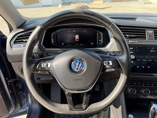 2020 Volkswagen Tiguan SEL photo 10