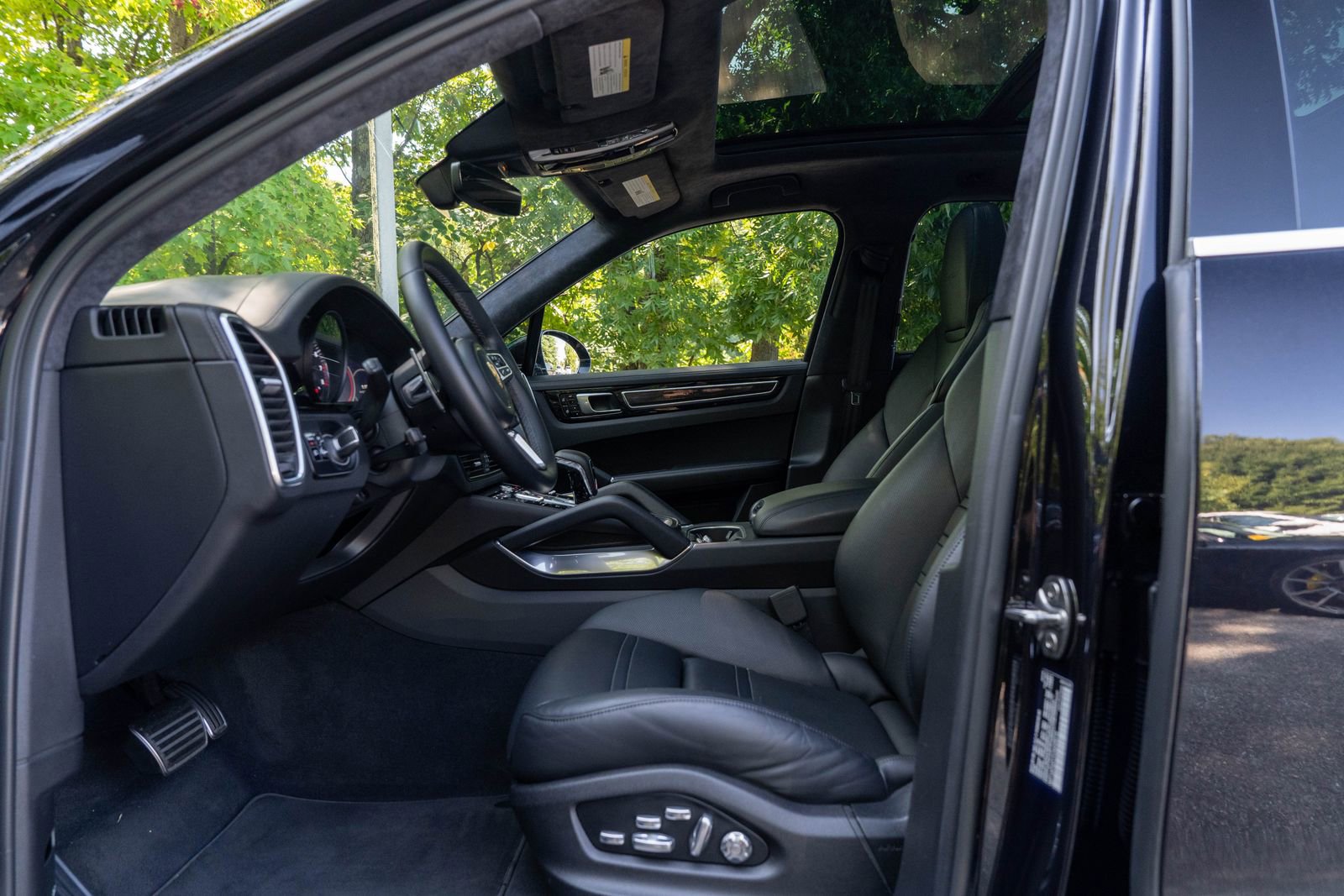 2020 Porsche Cayenne Turbo photo 24