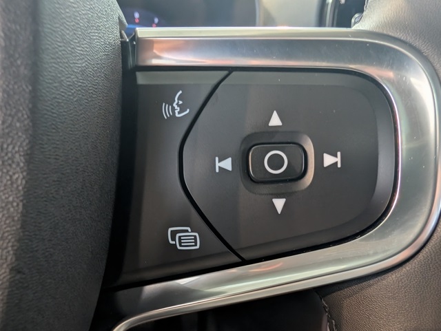 2023 Volvo XC40 Plus photo 20