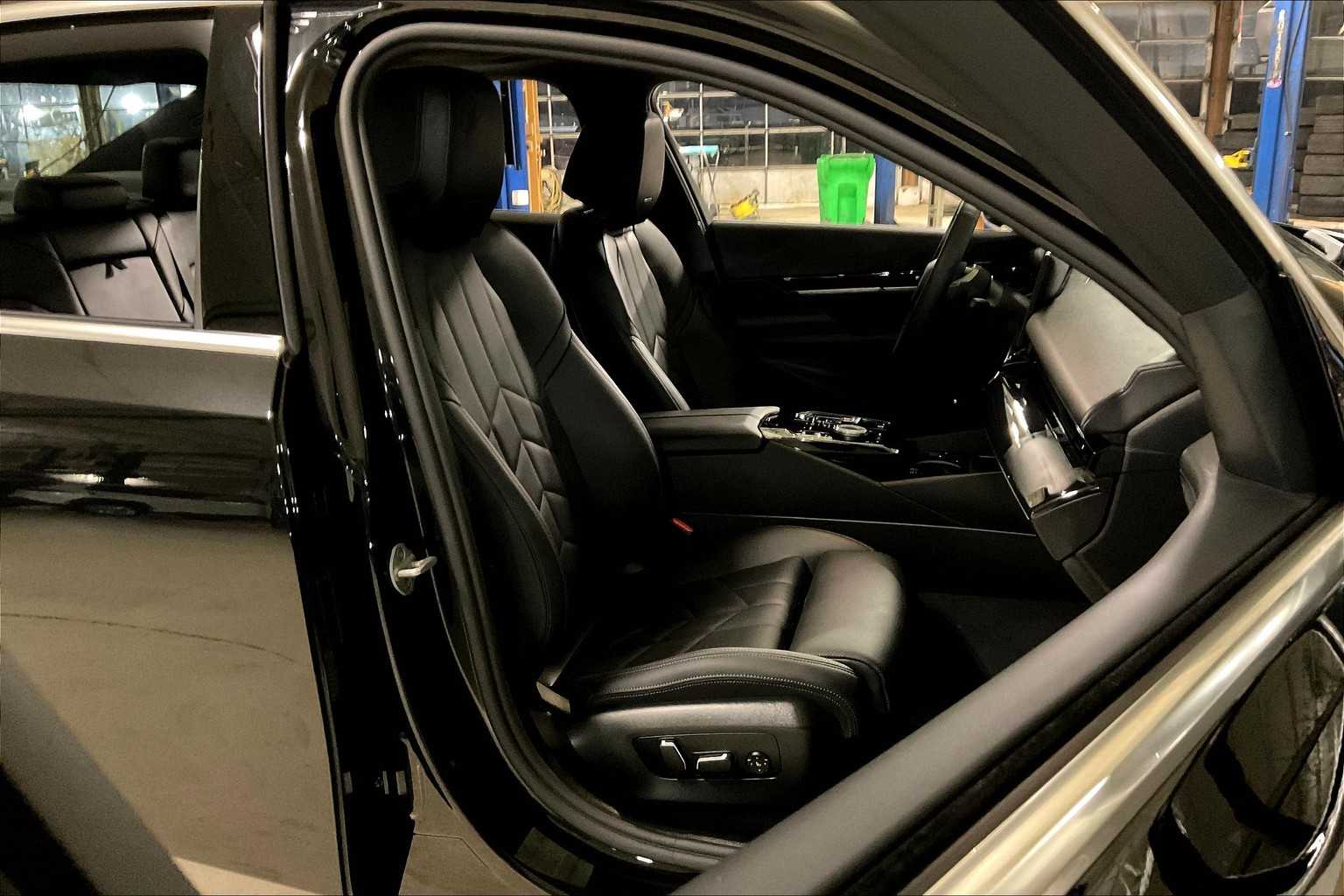 2025 Bmw 530i Sedan photo 8