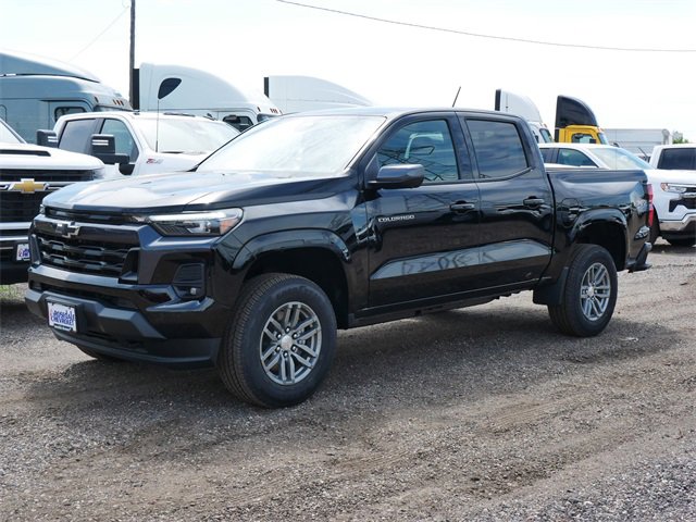 2025 Chevrolet Colorado LT photo 2