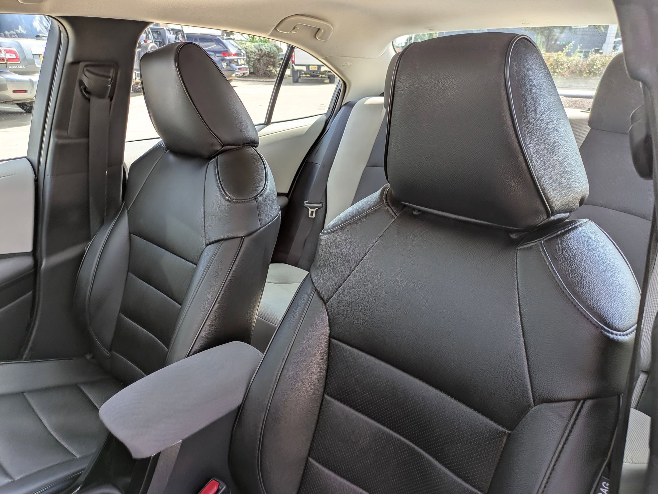 2022 Toyota Corolla LE photo 9