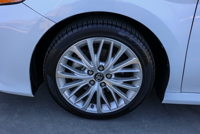 2018 Toyota Camry Hybrid XLE photo 9