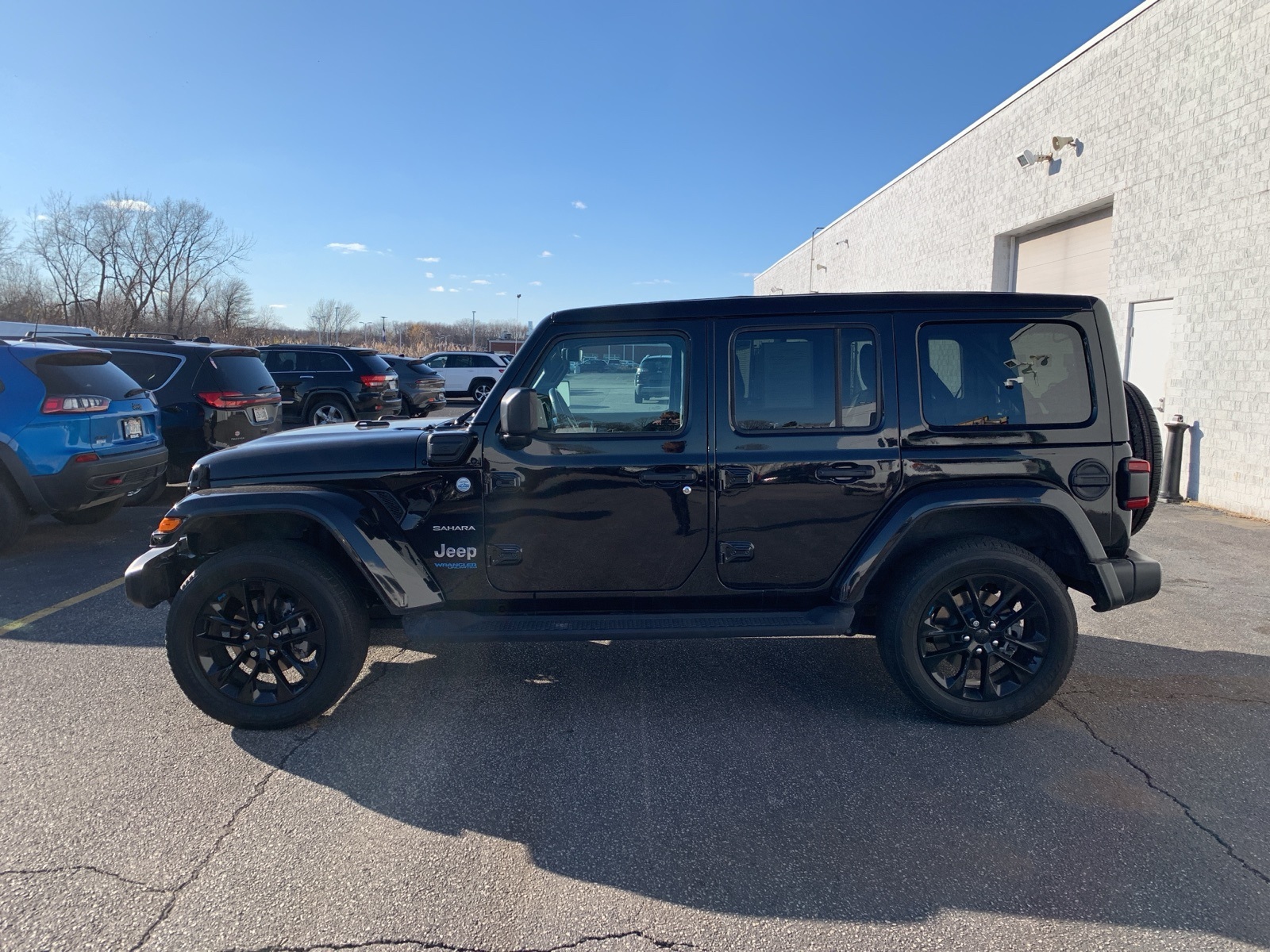 2022 Jeep Wrangler Unlimited Sahara 4xe photo 2