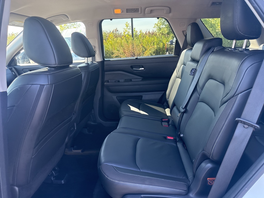 2023 Nissan Pathfinder SL photo 14