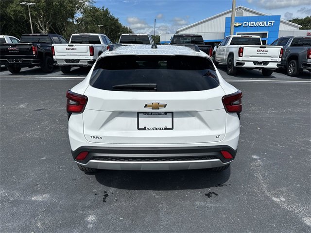 2025 Chevrolet Trax LT photo 4
